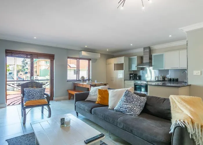Large 1 Bed Apt Pool Gym Parking Aircon