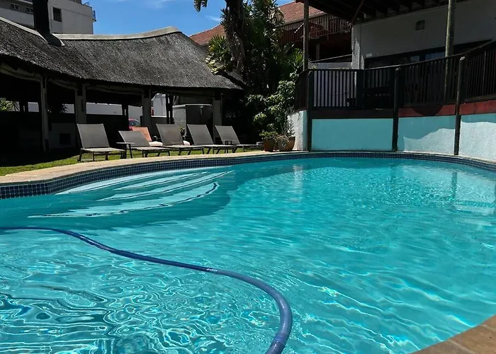 Large 1 Bed Apt Pool Gym Parking Aircon