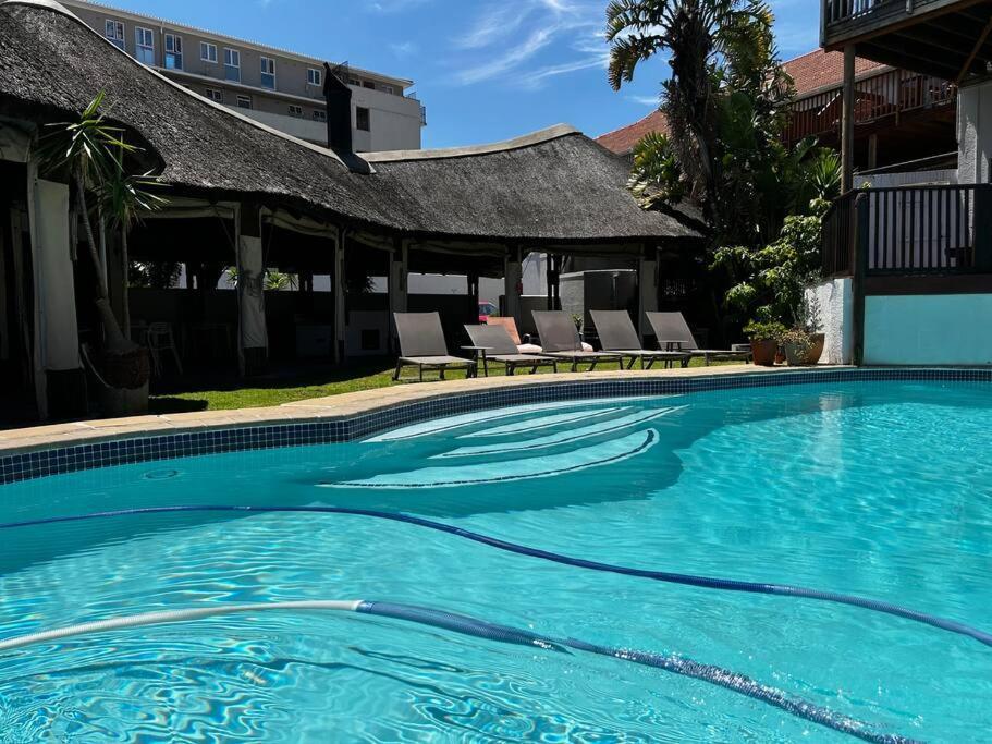 Apartment Large 1 Bed Pool Gym Parking Aircon *