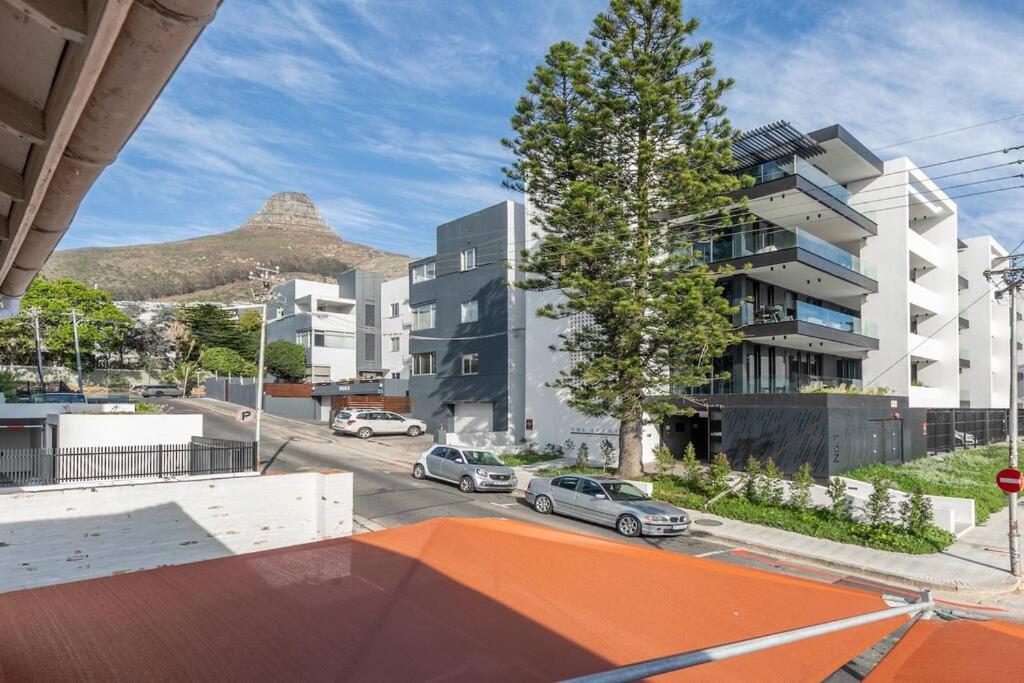 Large 1 Bed Pool Gym Parking Aircon